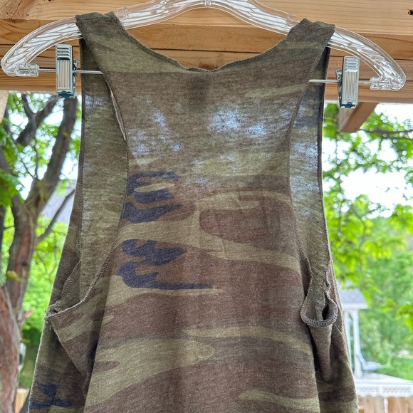 NWOT Nebraska Cornhuskers Huskers Camo Bedazzled Glitter Embellished Tank medium - Picture 3 of 16